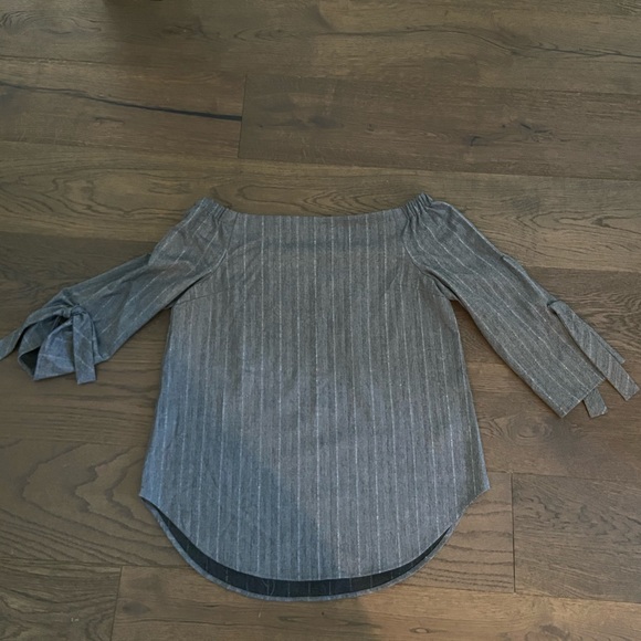 Babaton Off the shoulder blouse - Picture 1 of 5